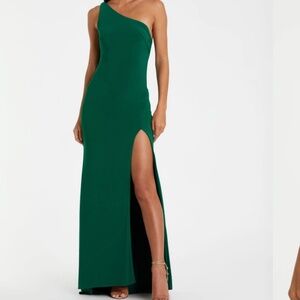 Green Backless Gown By: IEENA for Mac Duggal